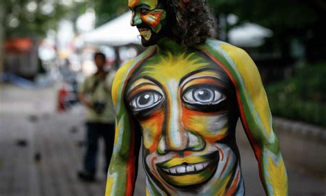 nsfw body painting|10 stunning photos from NYCs final naked。